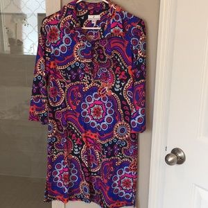 Women’s Long sleeve floral pattern dress.